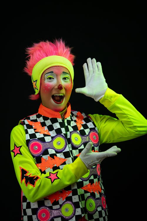 Kostenloses Stock Foto zu clown, gefärbtes haar, kostüm