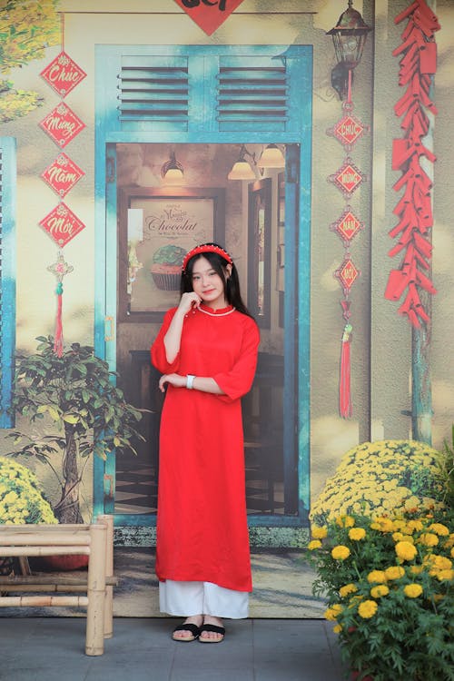 Darmowe zdjęcie z galerii z azjatka, czerwona sukienka, fotografia mody