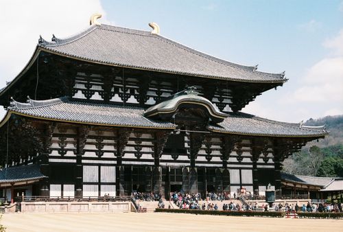 Free Majestic view of Todaiji Temple, a UNESCO World Heritage site in Nara, showcasing traditional Japanese architecture. Stock Photo