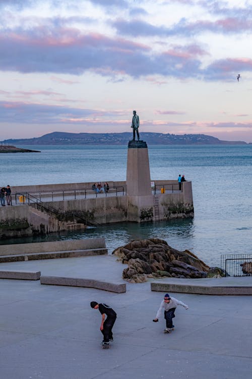 Statue in Port in Dublin 