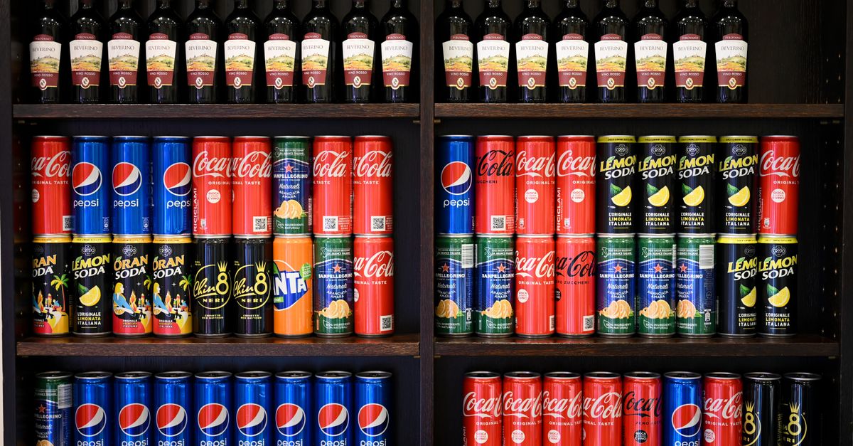 Imagem ilustrativa sobre Economia e Consumo — Coca-Cola lança versão sem cafeína no Brasil e expande presença na rede Popeyes