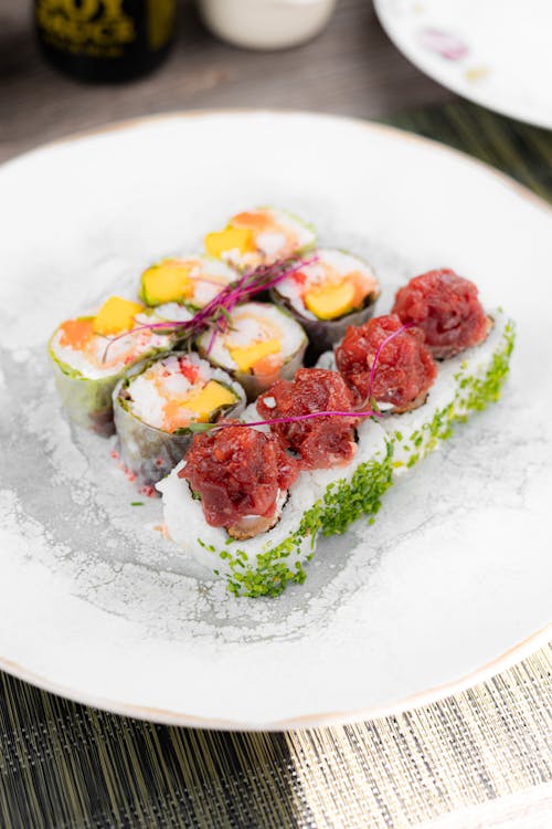 Free Sushi thon saumon californian maki assortiment Stock Photo