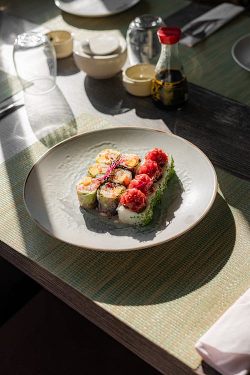 Sushi thon saumon californian maki assortiment