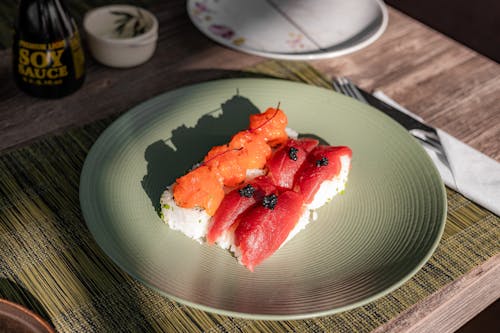 Sushi thon saumon californian maki assortiment