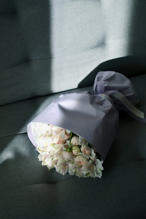 Immagine gratuita di bouquet, divano, fiori