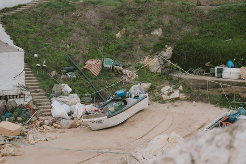 Foto profissional grátis de areia, bagunçado, barco
