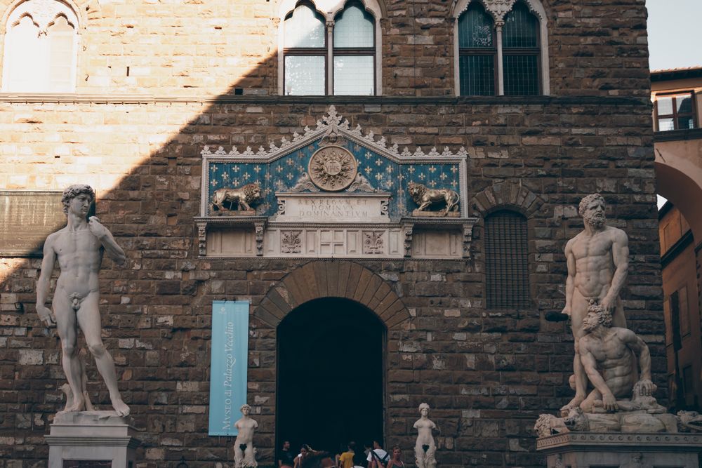 Piazza della Signoria din Florența, cu statuile din fața Palatului Vecchio