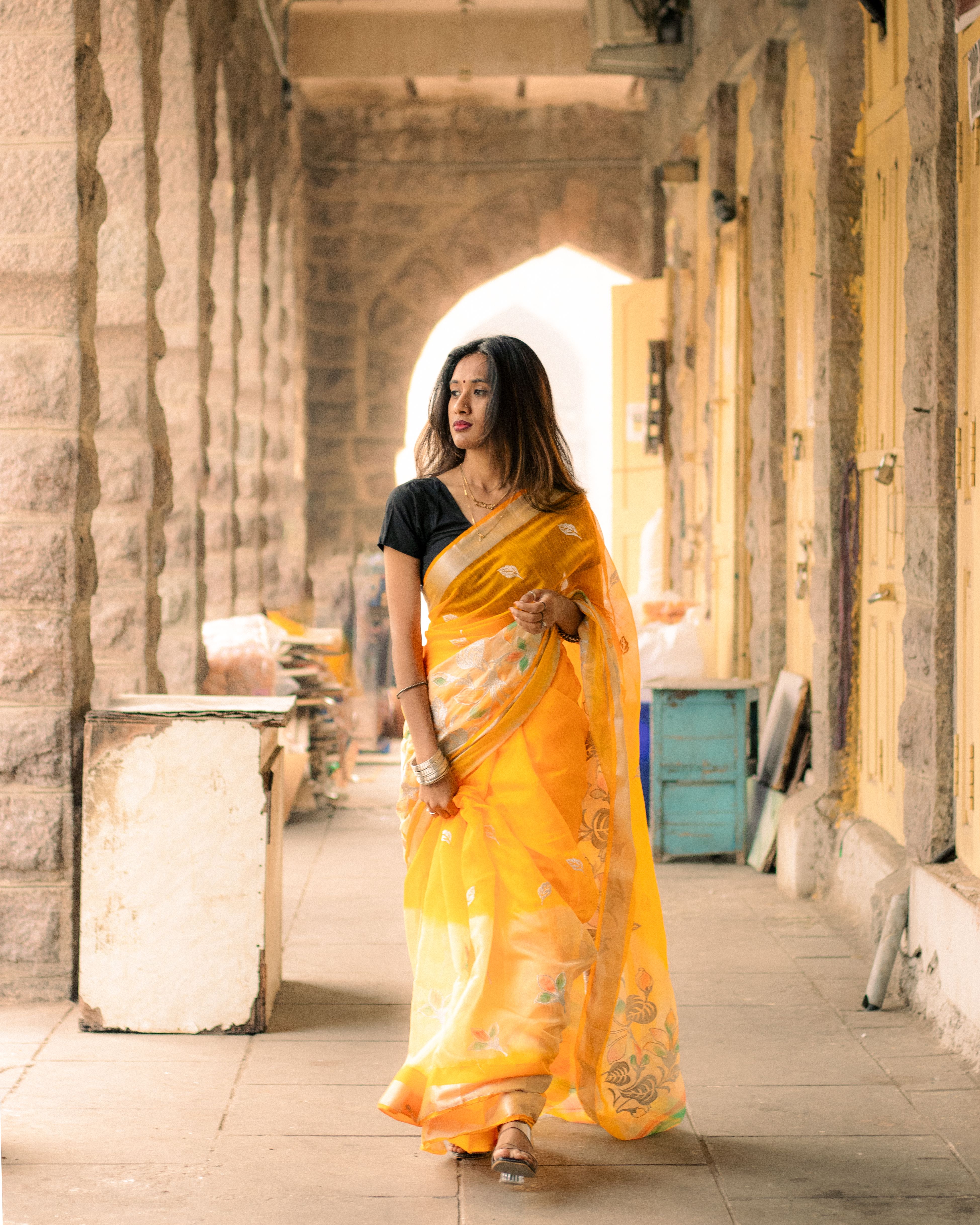 saree poses