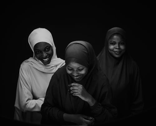 Fotobanka s bezplatnými fotkami na tému čierne pozadie, čierny a biely, hidžáby