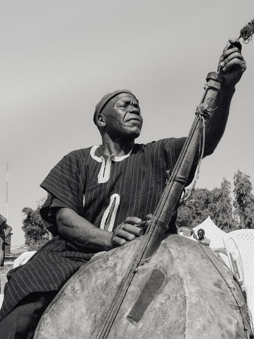 Foto stok gratis alat musik, cerita rakyat, hitam & putih