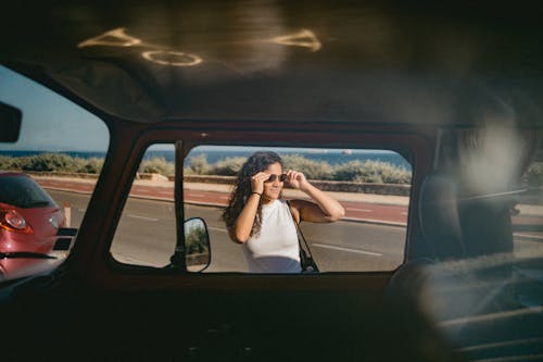 Immagine gratuita di auto, donna, finestra