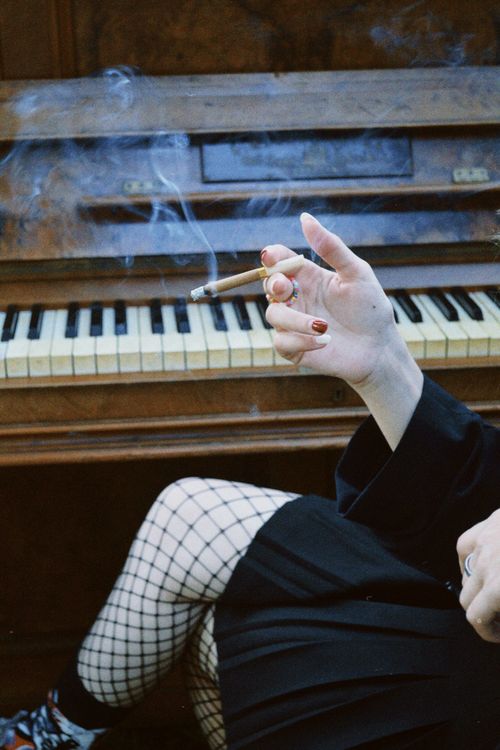 フランス製 トレー cat lady smoking playing piano Woman Sitting by the Piano and Smoking a Cigarette · Free Stock Photo