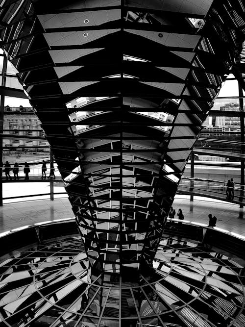 The reichstag building in black and white