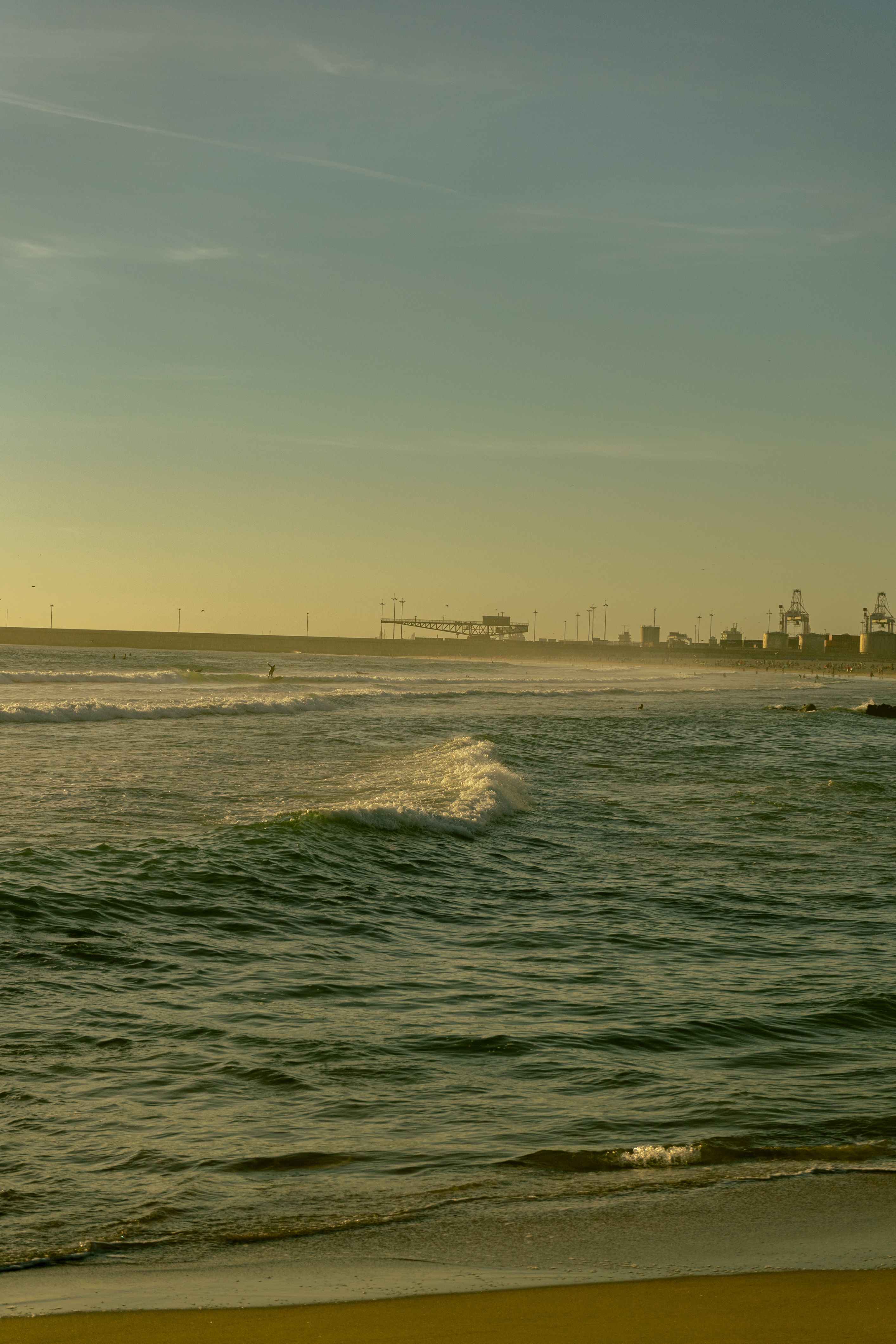 Matosinhos. Três praias permitem banho após contaminação