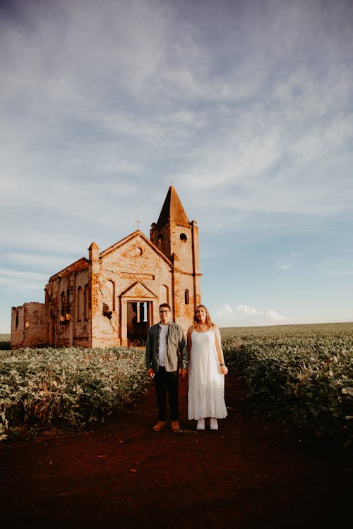 Imagine de stoc gratuită din biserică, câmp, cuplu