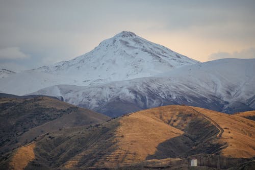 Безкоштовне стокове фото на тему «гора, Долина, засніжений»