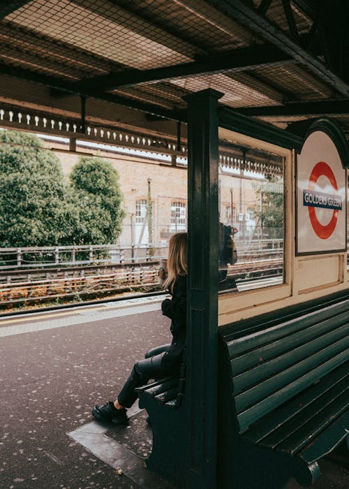 倫敦, 地鐵站, 坐 的 免費圖庫相片