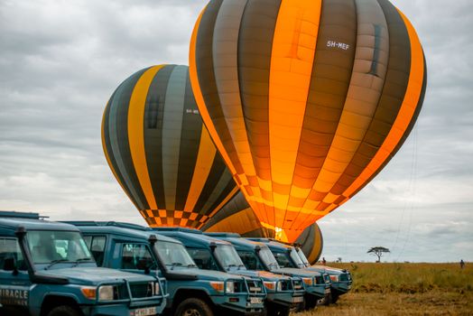 Hot-air balloon over the Mara at dawn — Kenya Safari
