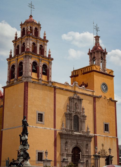 Free Majestic view of Guanajuato's cathedral against a clear blue sky, highlighting its historic architecture. Stock Photo