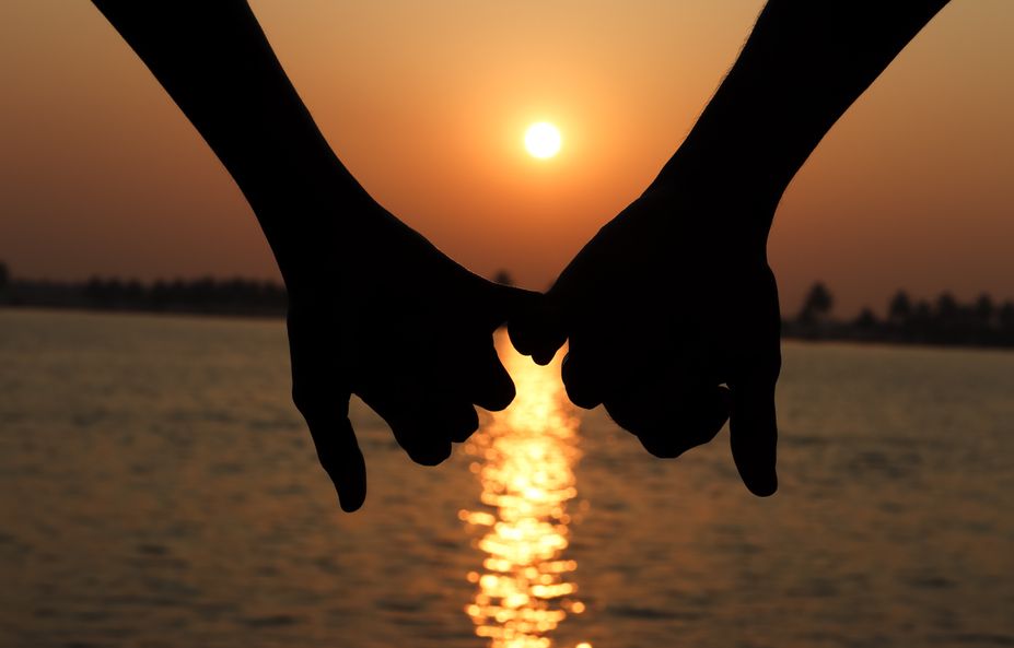 Online dating: starting a conversation on a niche platform