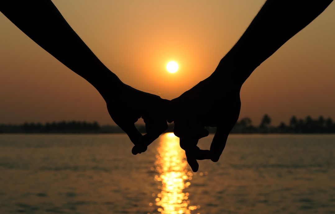 Online dating: starting a conversation on a niche platform