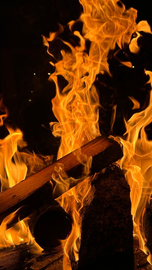 Foto profissional grátis de ardente, chama, escuro