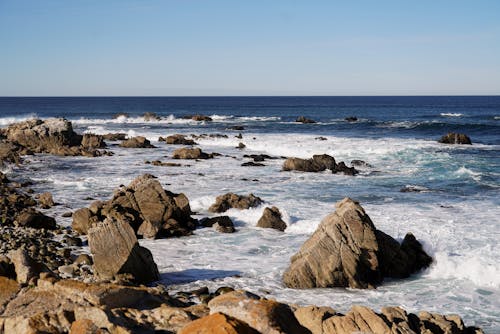 Foto profissional grátis de corroído, costa, mar