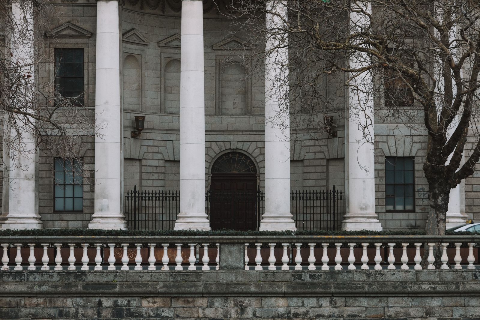 The colonnade of a neoclassical courthouse