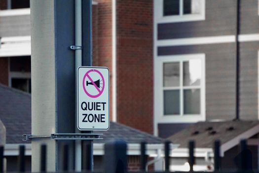 A sign on a pole that says quiet zone