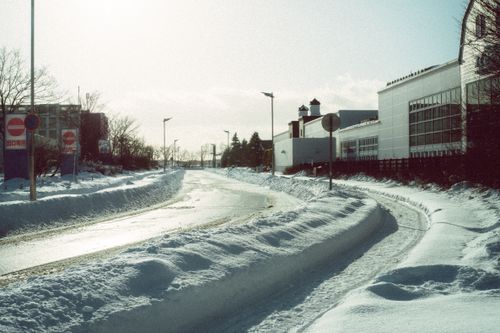 Free Tranquil snow-covered street in Hokkaido, Japan during winter. Stock Photo