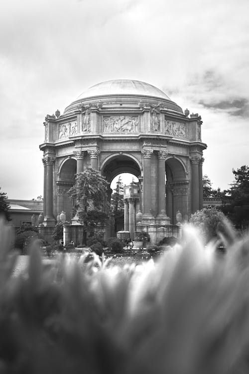 Palace of Fine Arts in San Francisco in Black and White 