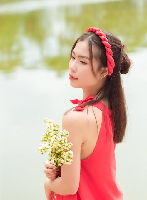 Kostnadsfri bild av asiatisk kvinna, blommor, hårband