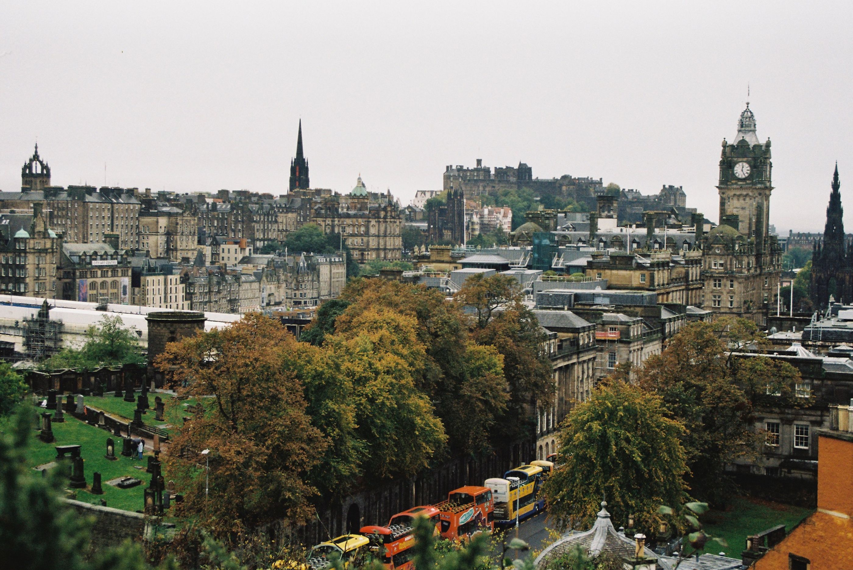 Buildings around Street in Edinburgh in Scotland · Free Stock Photo