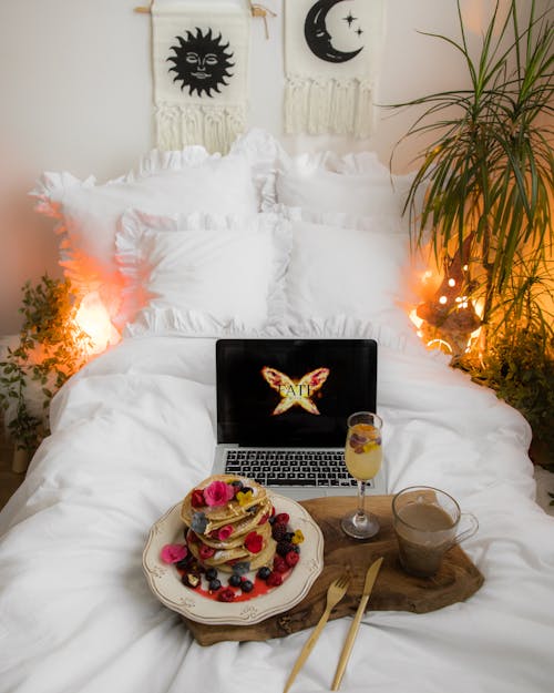 Free Weekend ready! Breakfast in bed (Jovan Vasiljević Photography) Stock Photo