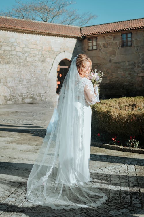 Immagine gratuita di cortile, donna, foto del matrimonio