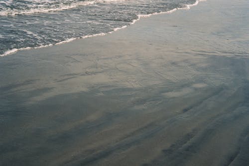 Бесплатное стоковое фото с берег, вода, волна