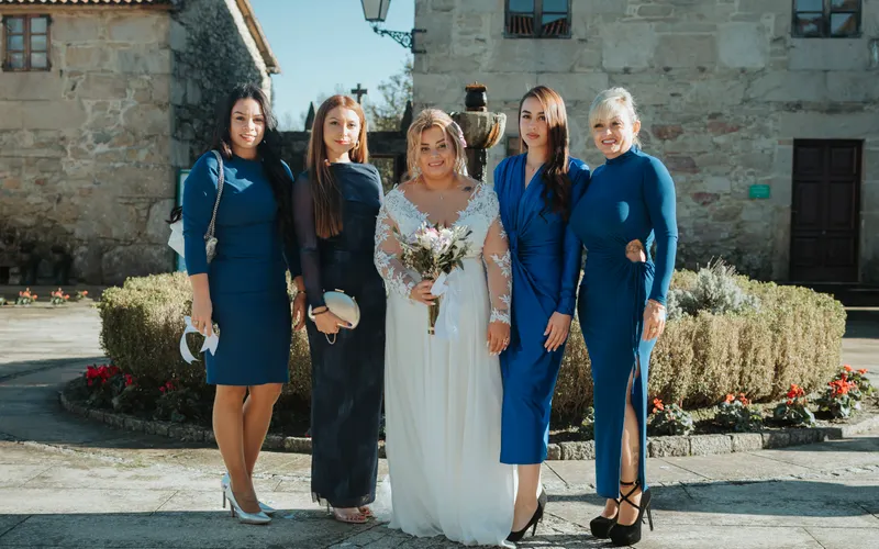 Damas de honor brindis fiesta boda animando