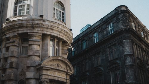 Free Detailed view of historic buildings in Istanbul, showcasing intricate architectural details on a sunny day. Stock Photo