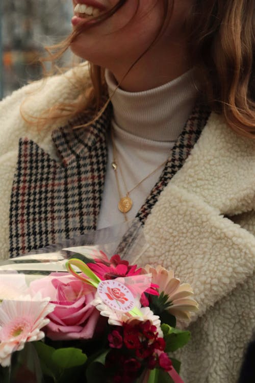 Immagine gratuita di avvicinamento, bouquet, cappotto