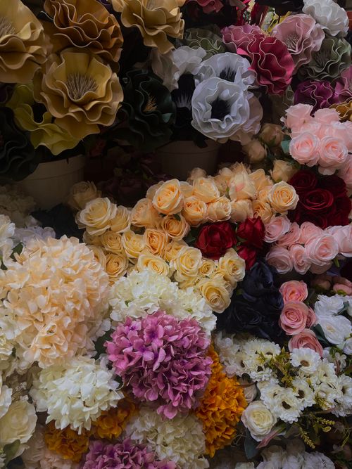Free A rich collection of various colorful flower bouquets featuring roses, hydrangeas, and more. Stock Photo