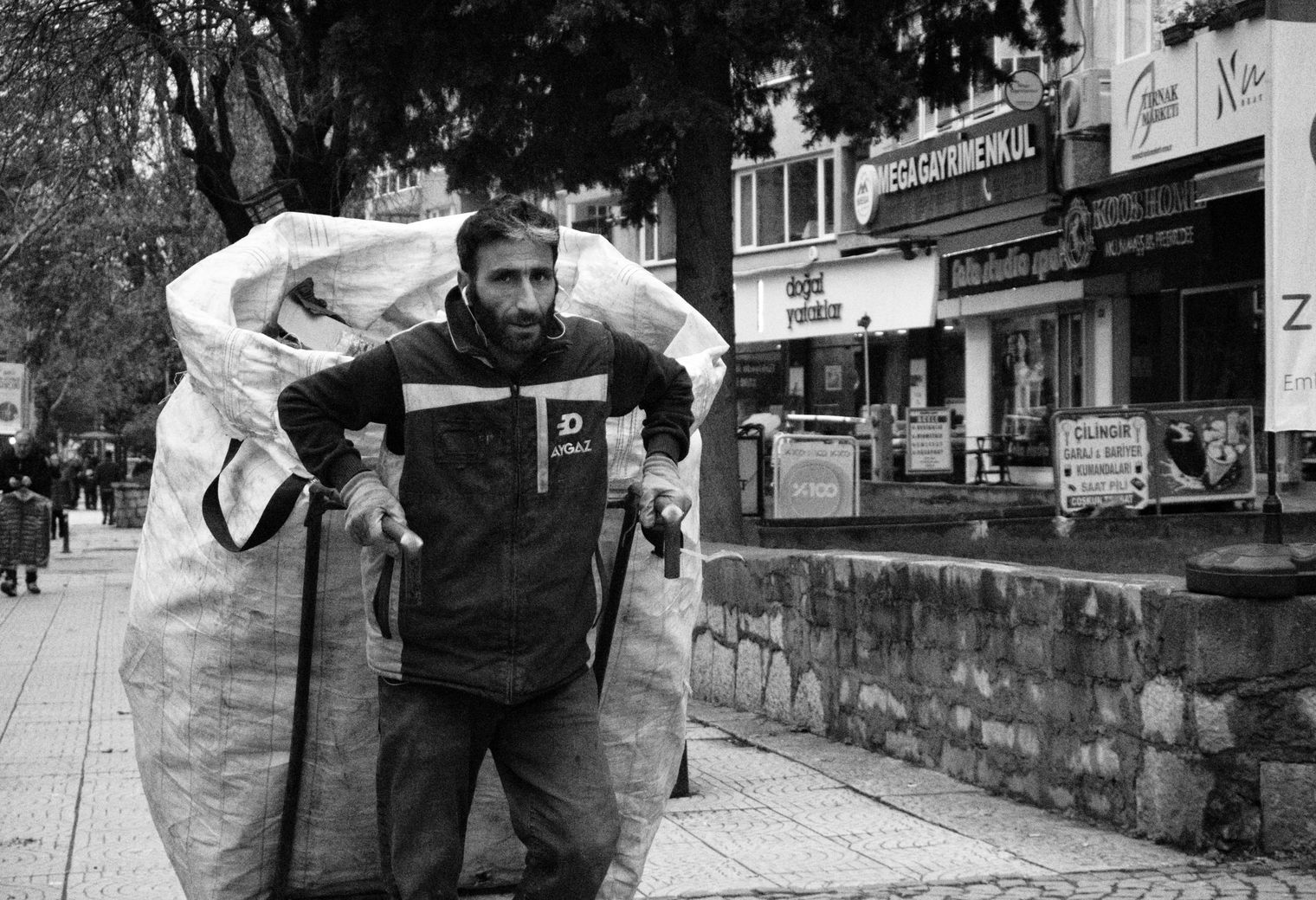 Mersham — man and van team loading a removal van
