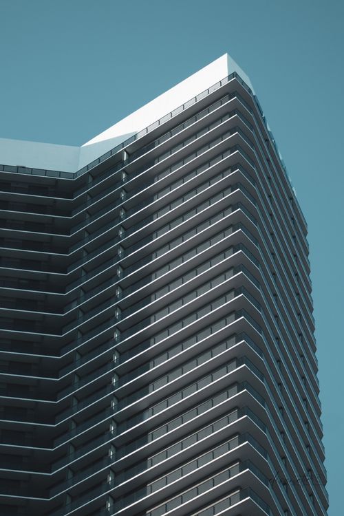 Free A sleek modern skyscraper against a clear sky, capturing Miami's urban vibe. Stock Photo