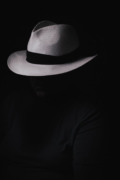 Immagine gratuita di bianco e nero, buio, cappello