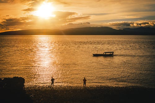 Free Body of Water during Golden Hour Stock Photo