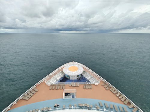 Gratis lagerfoto af balkon, hav, krydstogtskib