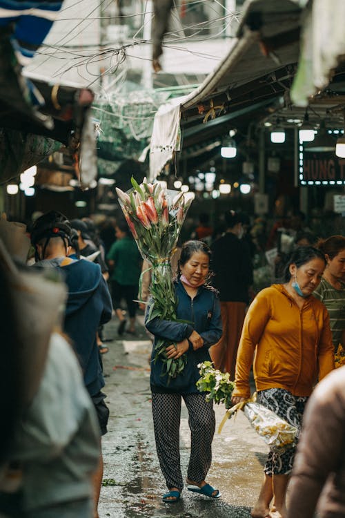 Ingyenes stockfotó ázsiai nők, bazár, cipelés témában