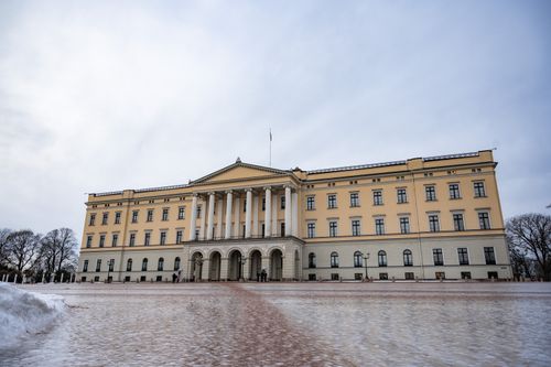 Free Royal Palace in Oslo with snowy surroundings, showcasing neoclassical architecture. Stock Photo
