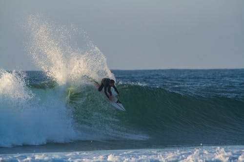 Fotos de stock gratuitas de atractivo, decir adiós con la mano, hacer surf