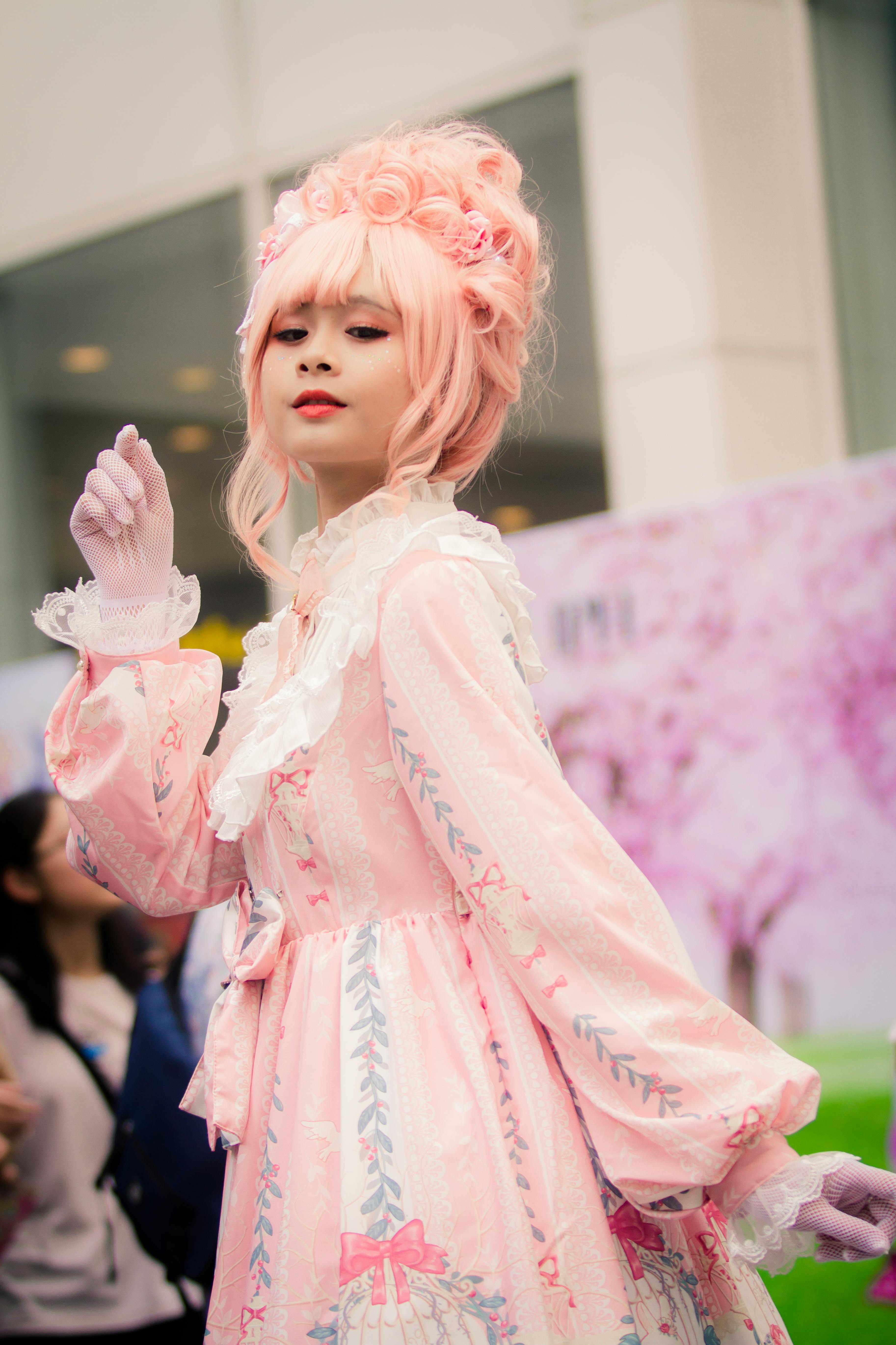 Ücretsiz Pembe Elbise Giyen Kadın Fotoğrafı Stok Fotoğraflar