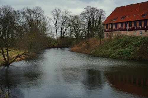 강, 건물, 농촌의의 무료 스톡 사진